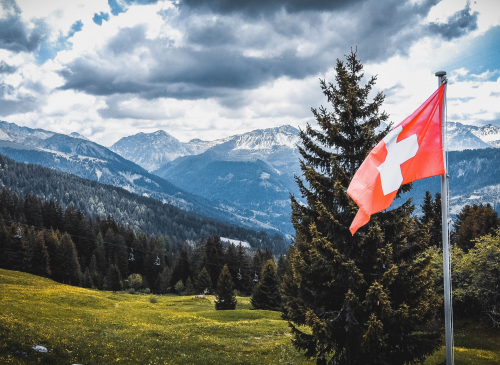 Acquisition de logements de vacances en Suisse par des étrangers : restrictions, opportunités et conséquences légales