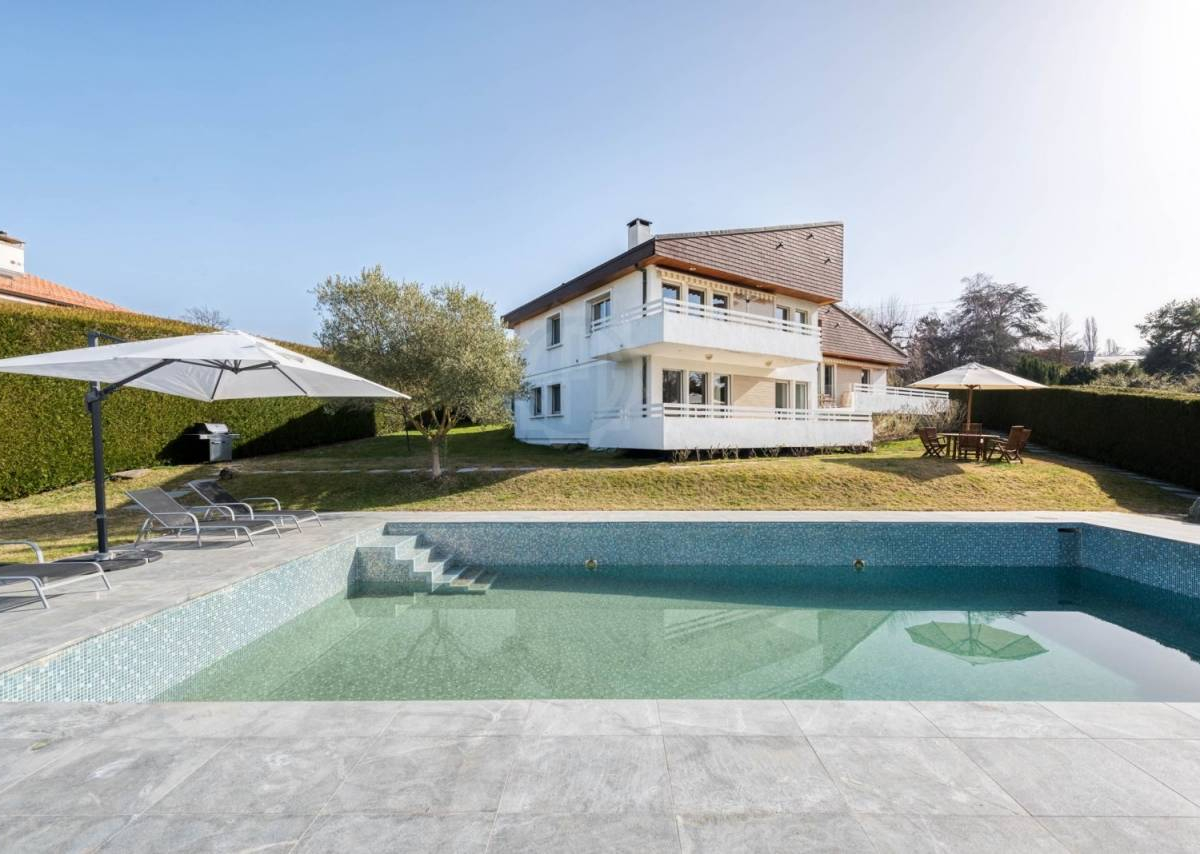 Cologny: Magnifique maison individuelle de 9 pièces d'environ 280m2