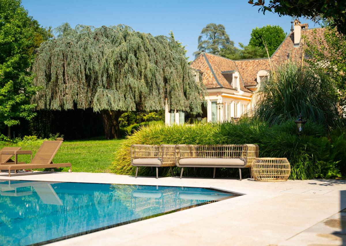 Vésenaz : Magnifique villa de 14 pièces pied dans l'eau