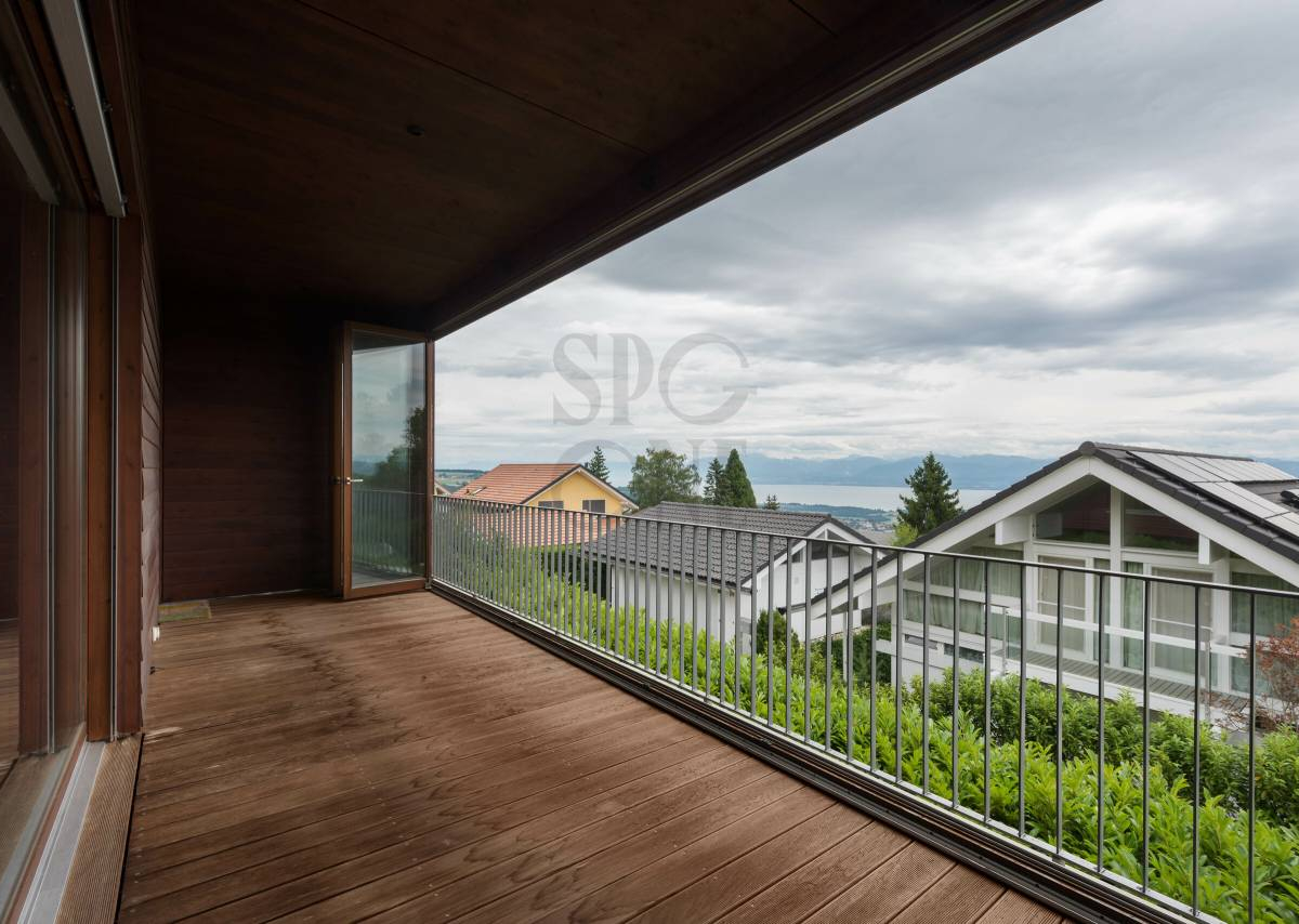 Contemporary house with panoramic views