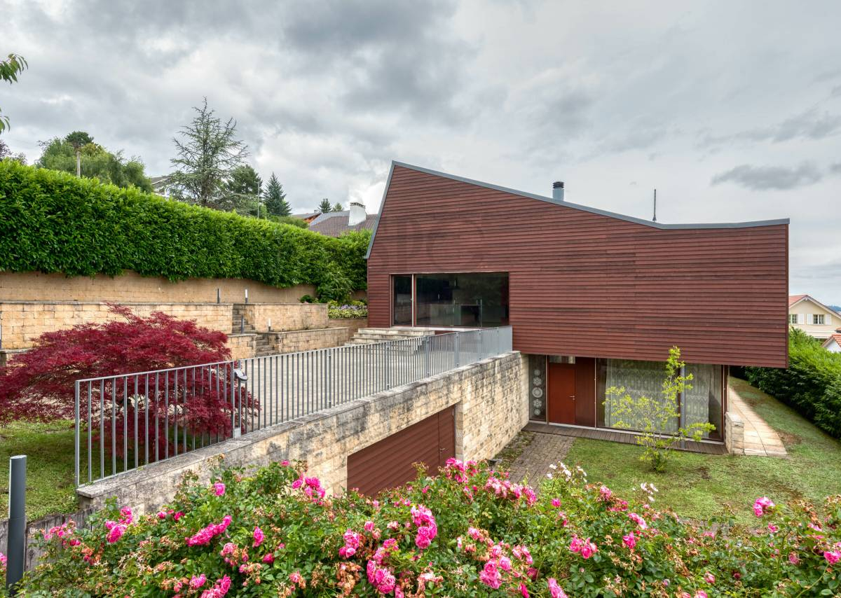 Contemporary house with panoramic views