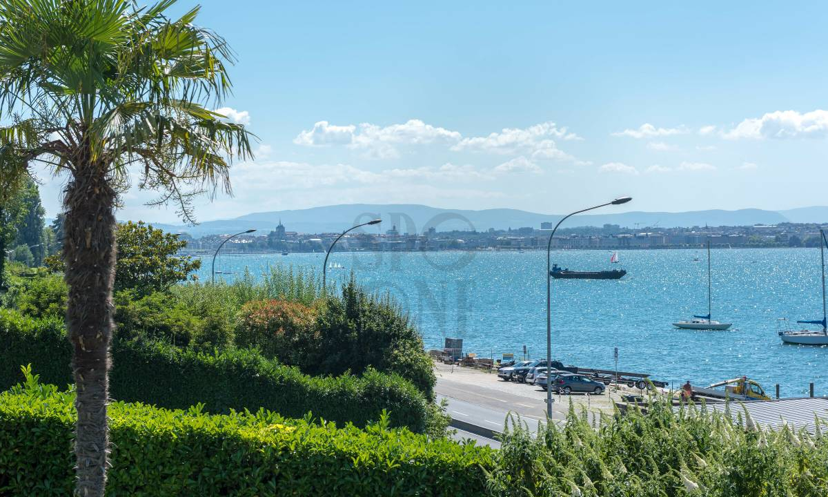 Spacieuse maison d'architecte avec vue lac  