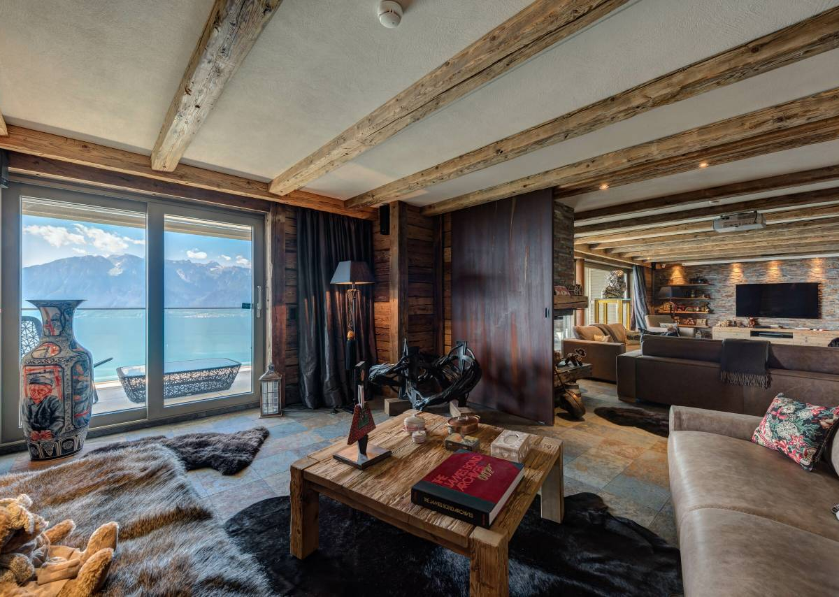 High standing apartment with lake view