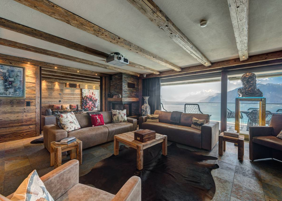High standing apartment with lake view