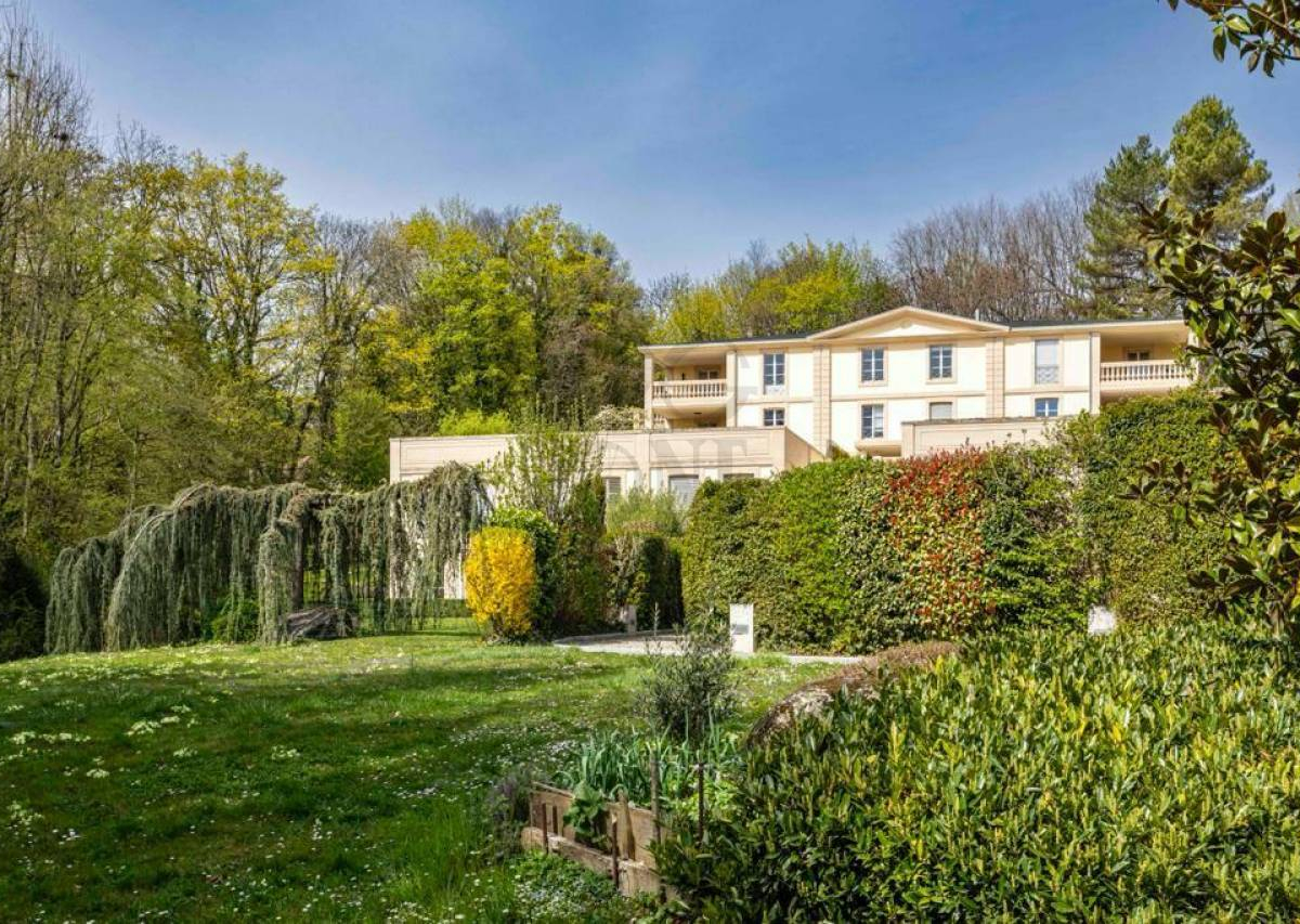 Elegance and Serenity: Prestigious apartment