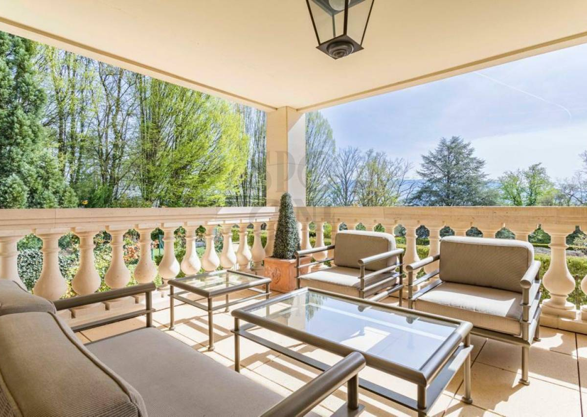 Elegance and Serenity: Prestigious apartment