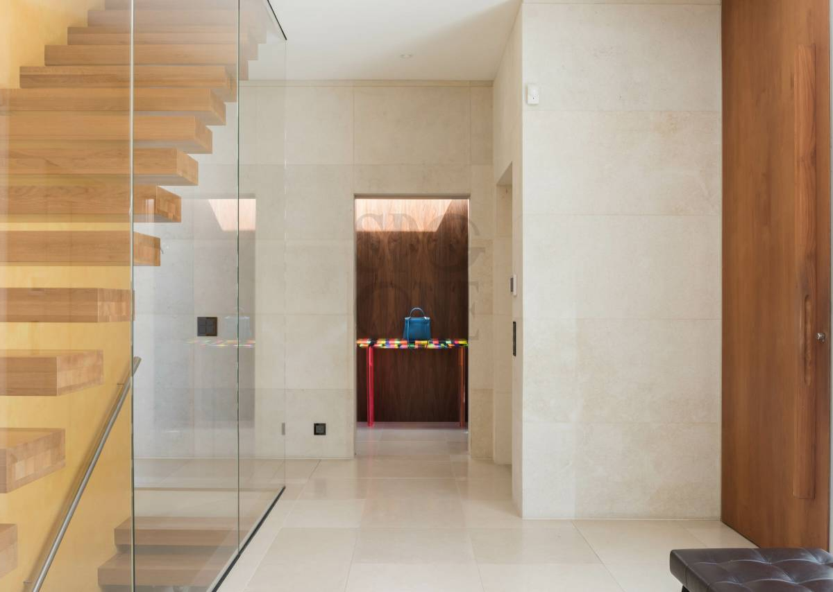 Modern house in Conches