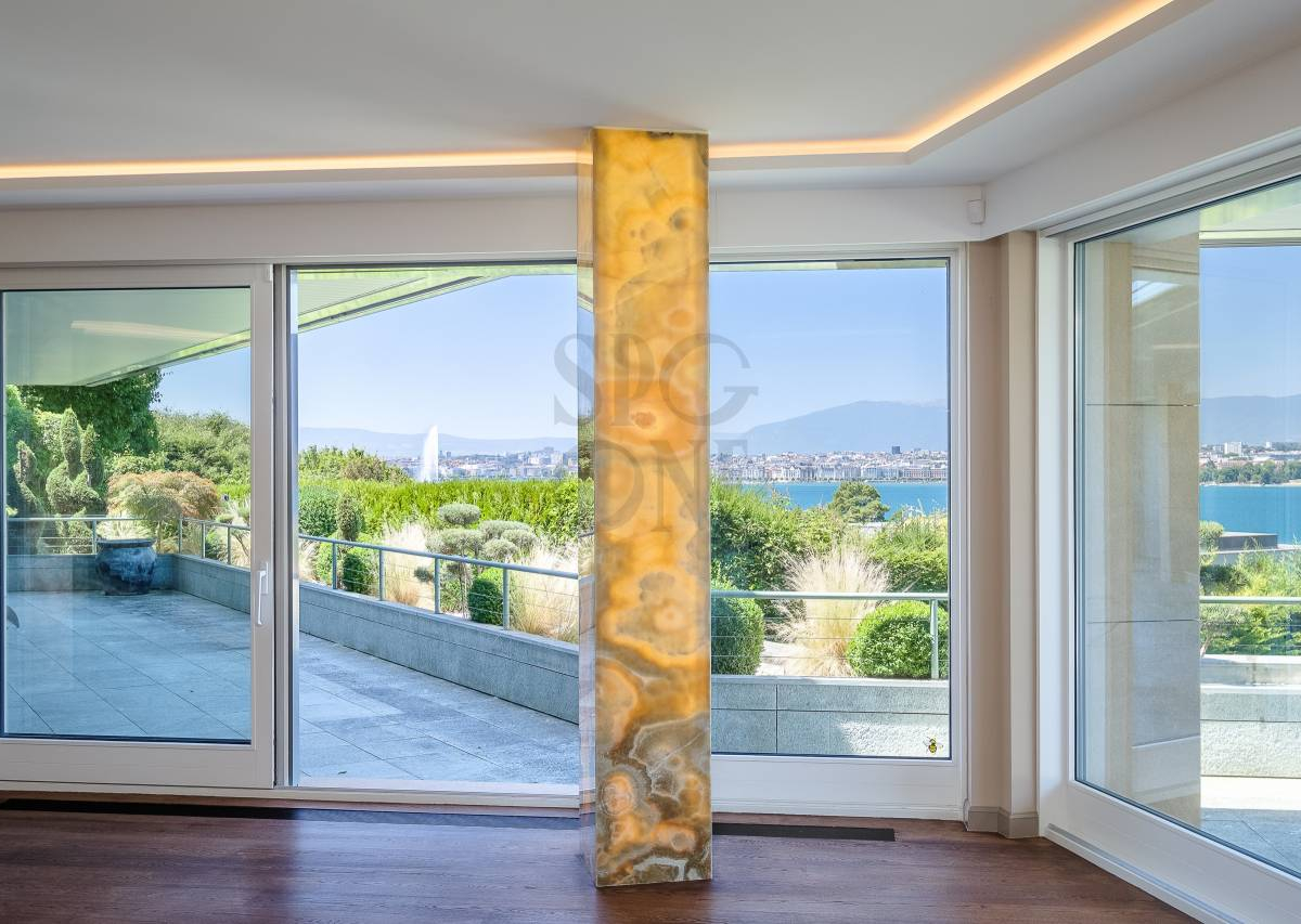 Prestigious apartment with lake view
