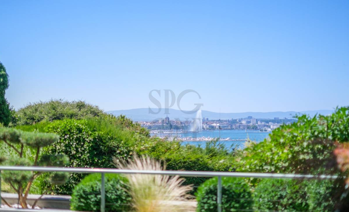 Prestigious apartment with lake view