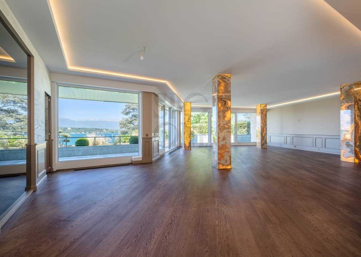 Prestigious apartment with lake view