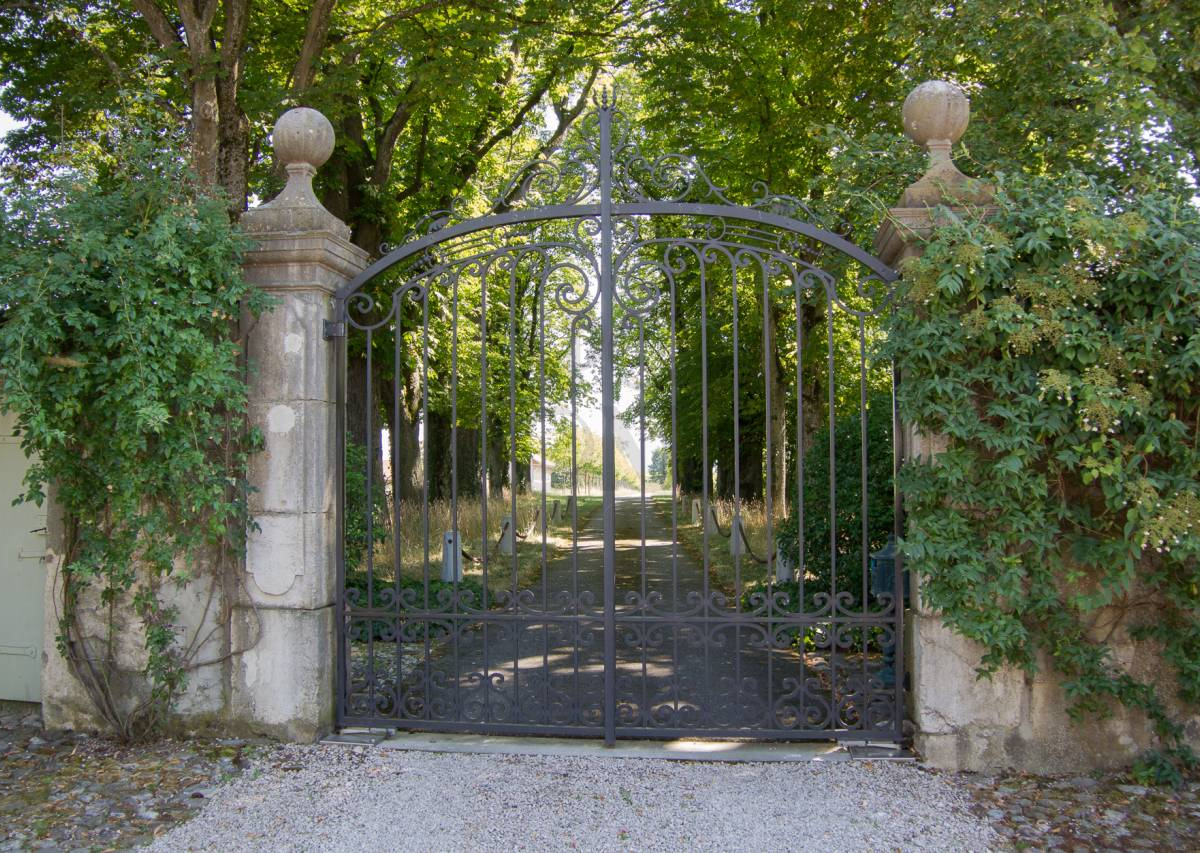 Magnifique château en campagne genevoise