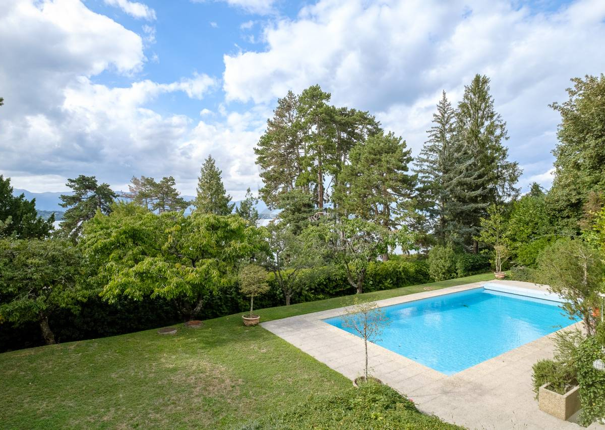 Beau duplex avec vue lac et piscine 