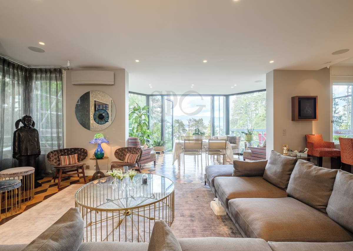 Beau duplex avec vue lac et piscine 