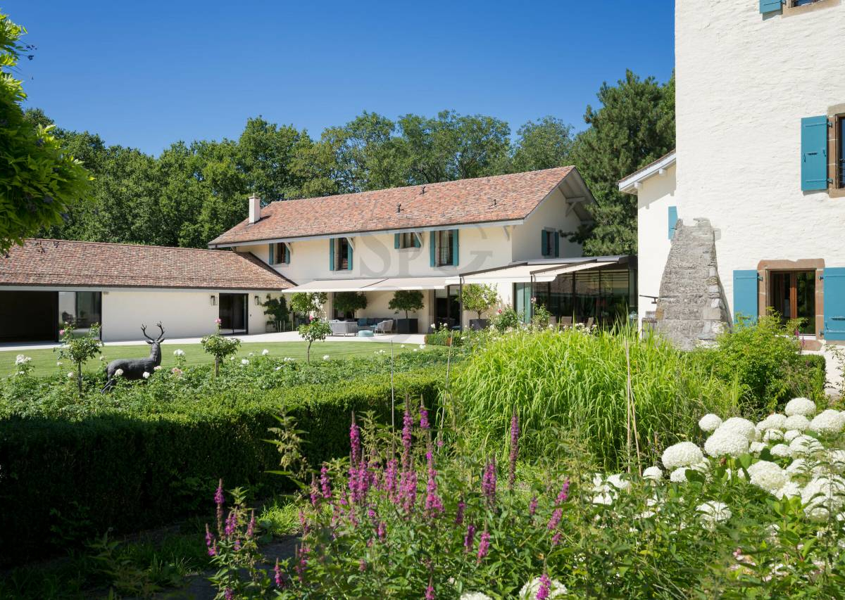 Splendide propriété du XVIIIe siècle au cœur de la campagne genevoise