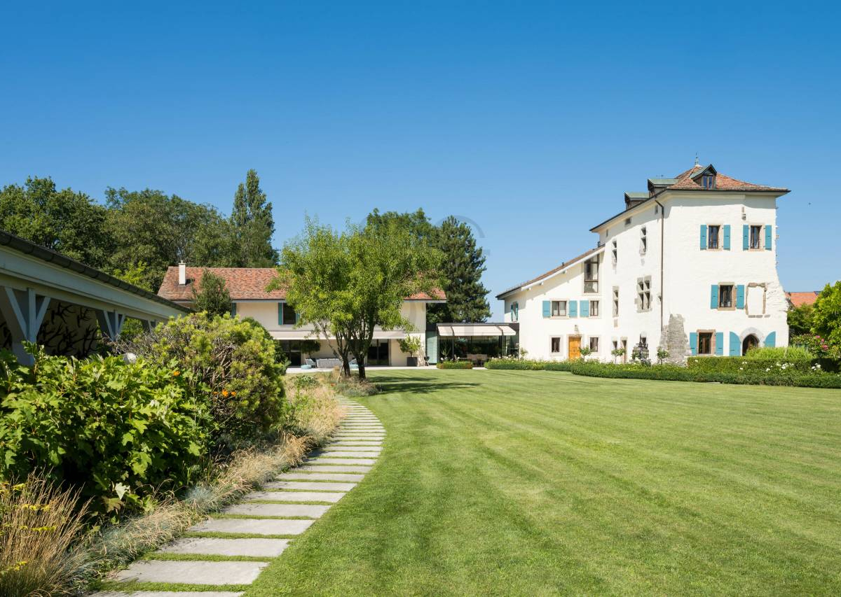 Splendide propriété du XVIIIe siècle au cœur de la campagne genevoise