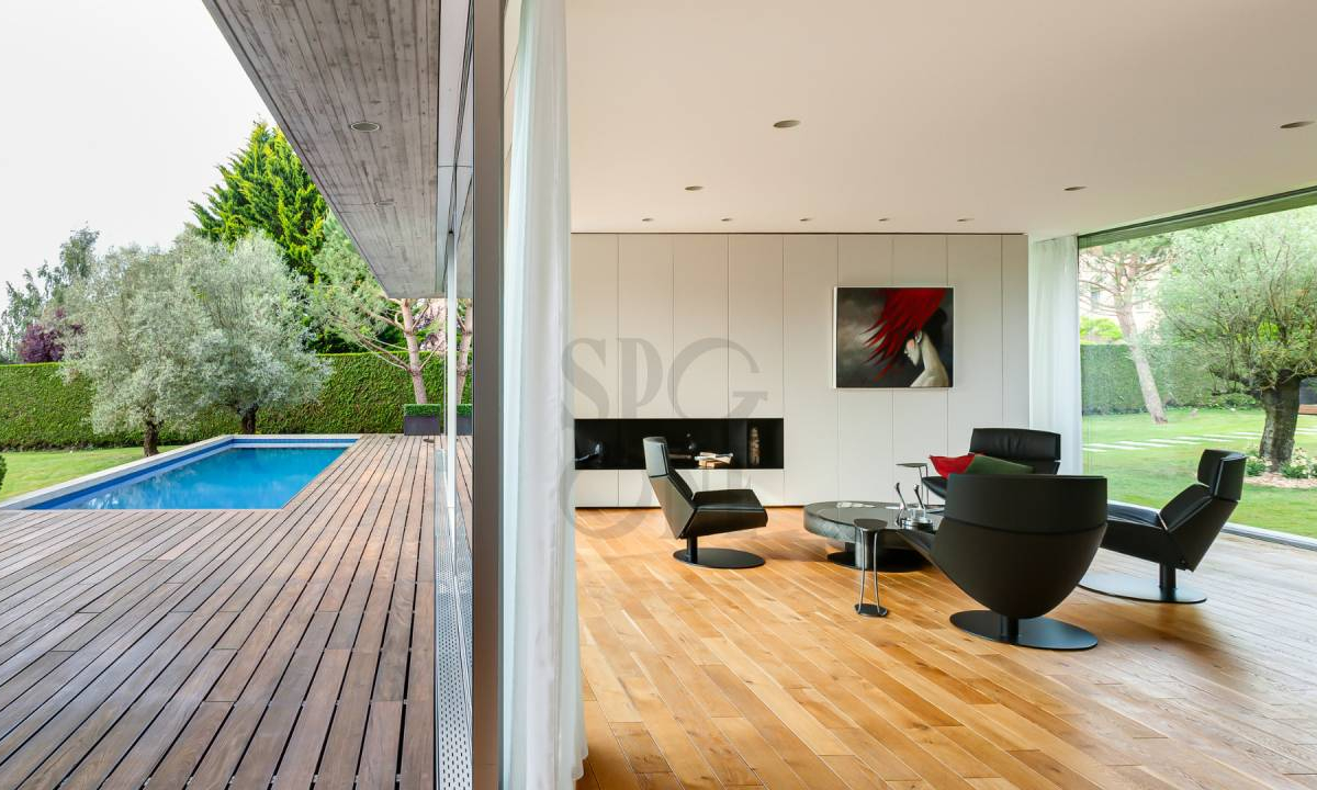 Luxurious contemporary villa