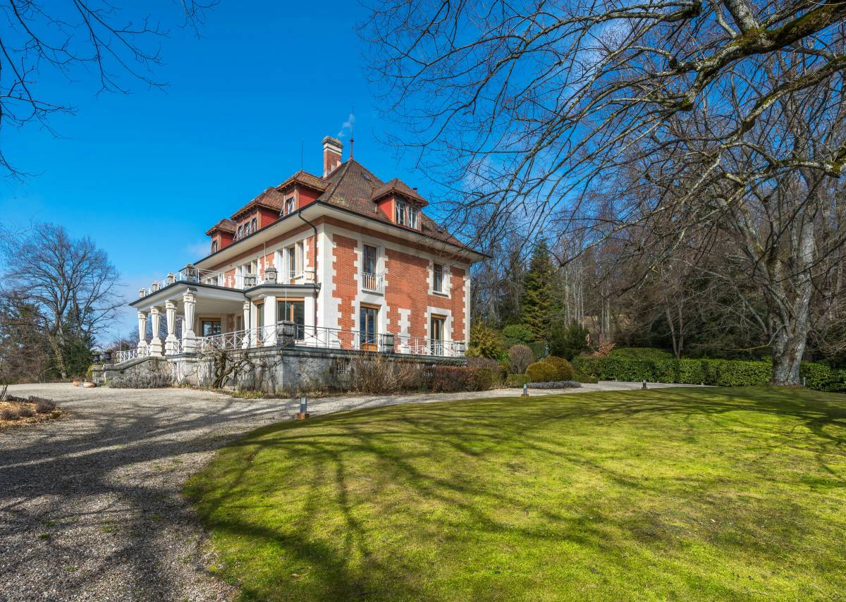 Splendid property with park of about 16'000 m2