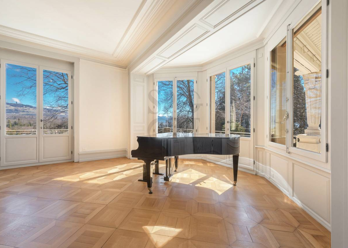Splendid property with park of about 16'000 m2