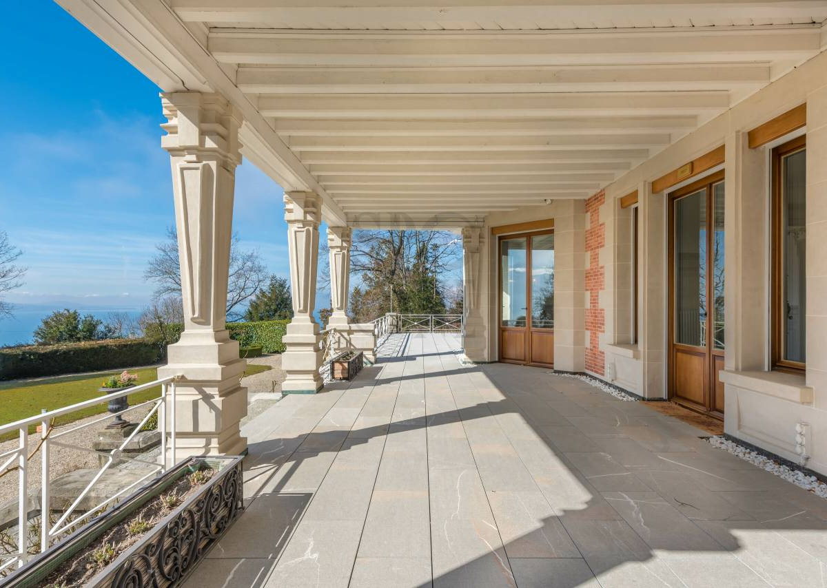 Splendid property with park of about 16'000 m2