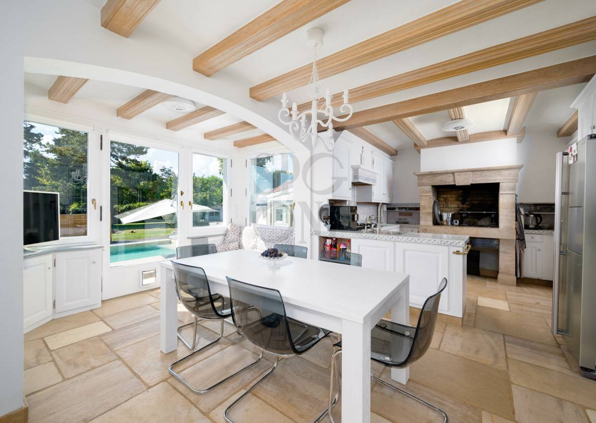 Maison élégante et spacieuse, entièrement rénovée avec soin