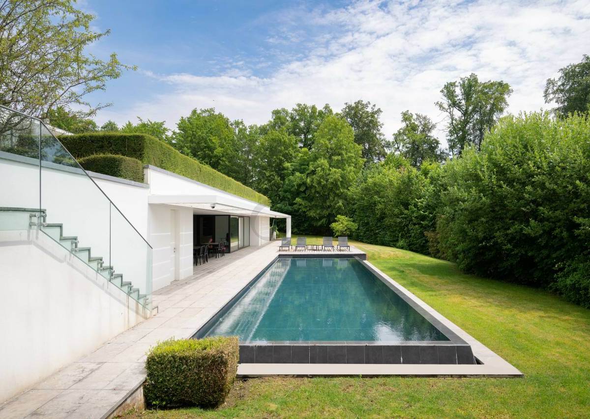 Somptueuse propriété contemporaine avec vue sur le lac