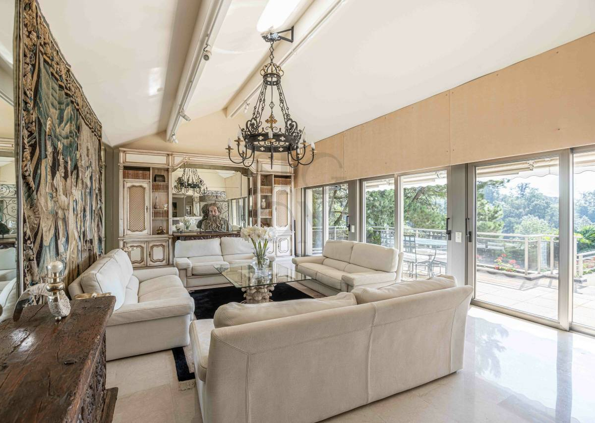 Villa familiale avec piscine intérieure