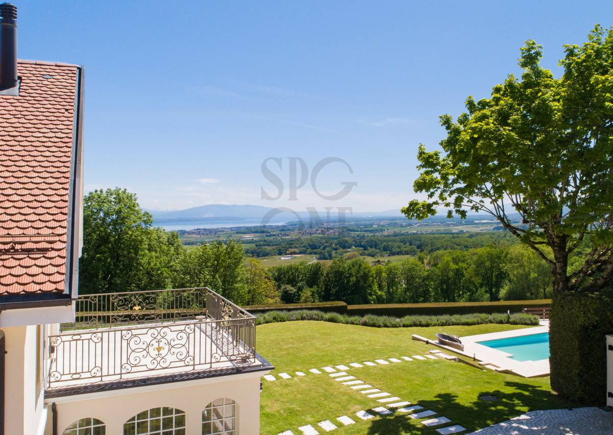 Exclusive - Spacious villa near Nyon