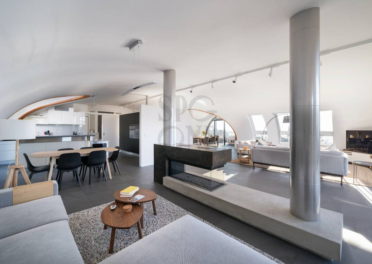Attique de luxe de 6.5 pièces avec vue spectaculaire