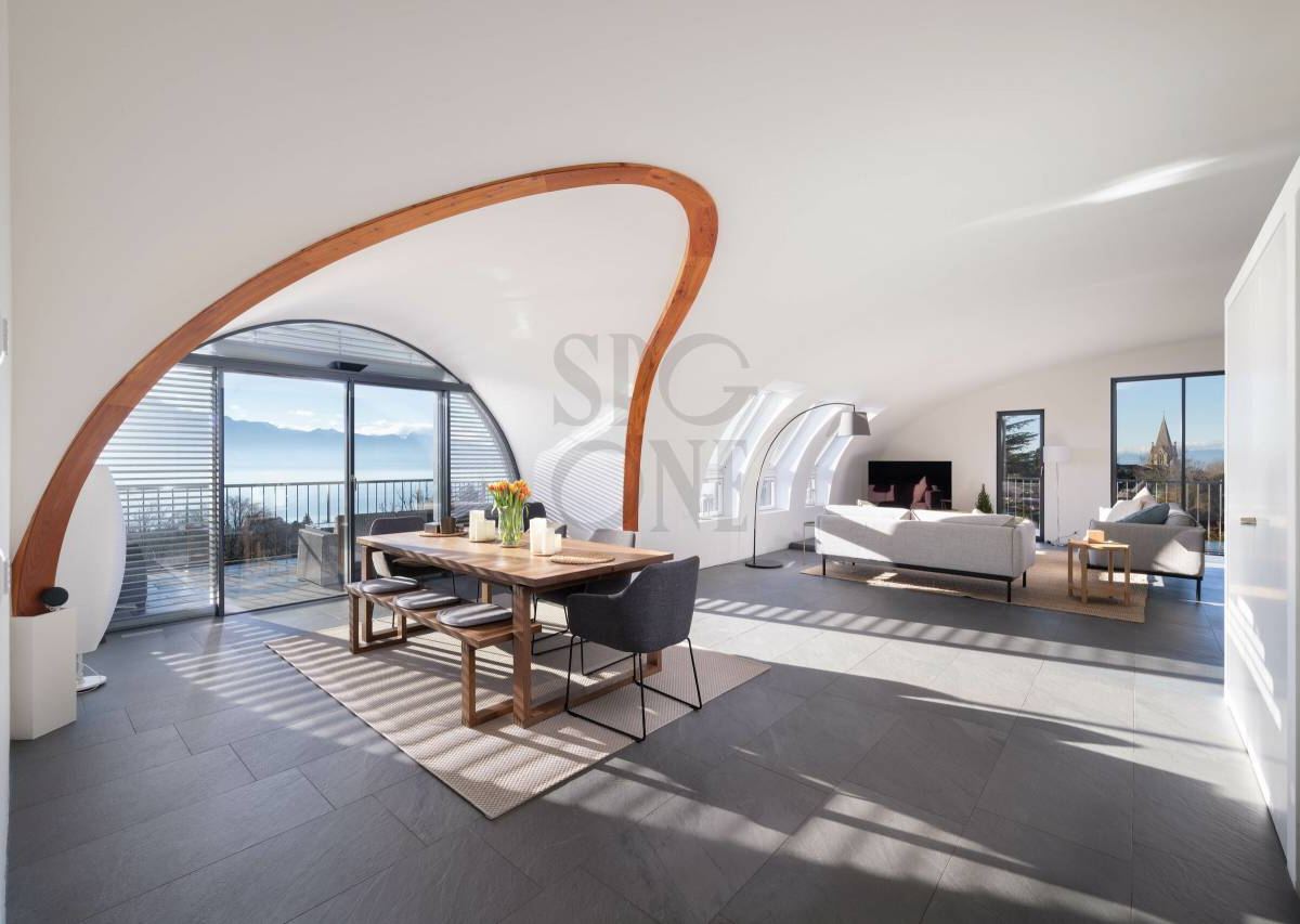 Attique de luxe de 6.5 pièces avec vue spectaculaire