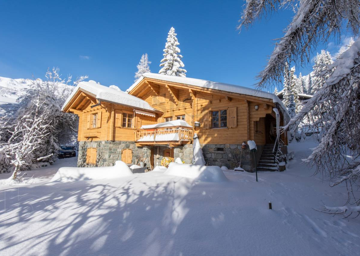 Situé au cœur de Verbier, ce chalet se dresse dans une nature intacte 