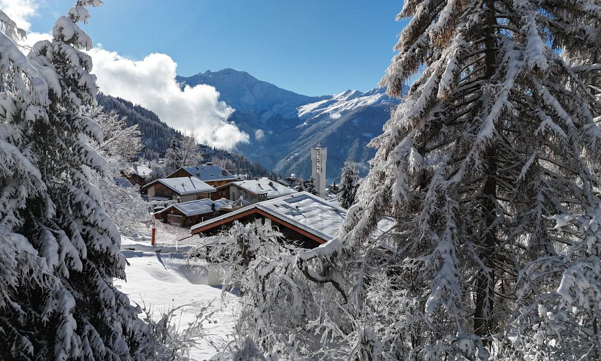 Situé au cœur de Verbier, ce chalet se dresse dans une nature intacte 