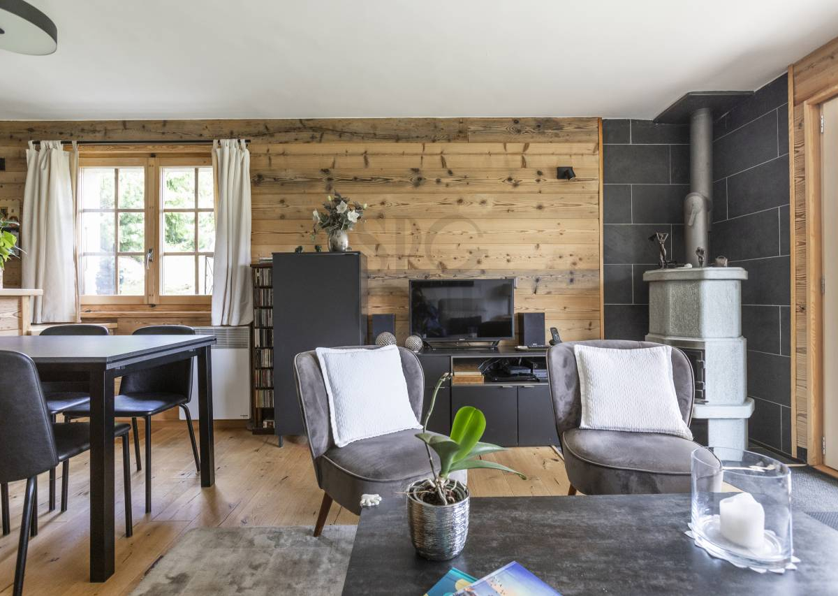 Un lumineux appartement de 2 chambres au rez-de-jardin