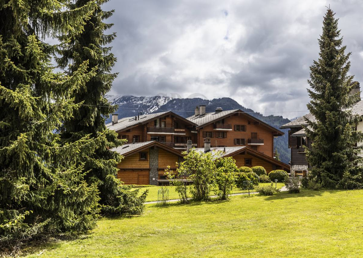 Un lumineux appartement de 2 chambres au rez-de-jardin