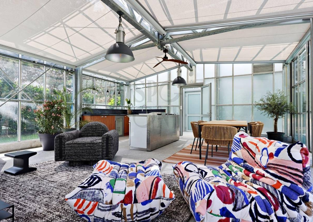 Luxurious renovated house for sale near the city center