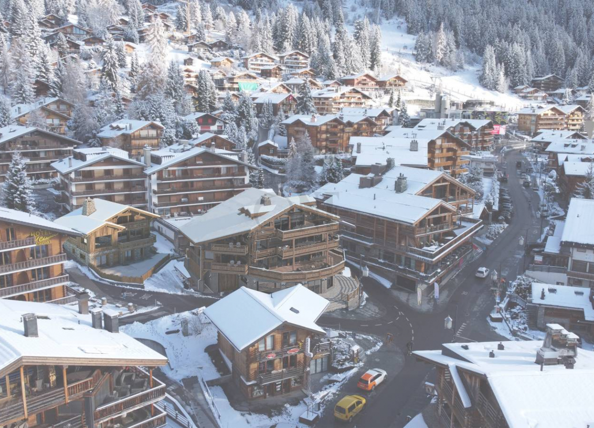 Situé au cœur de Verbier, chalet en construction