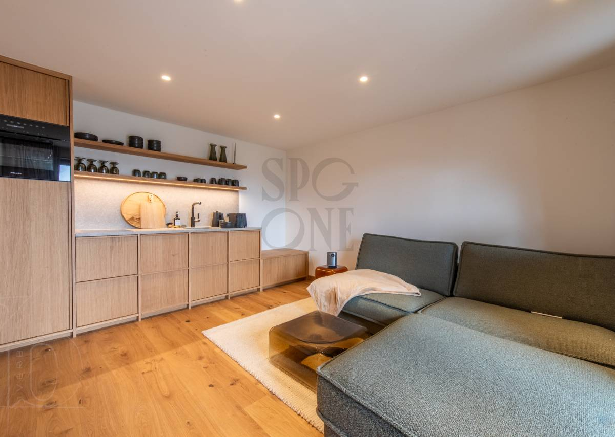 This one-bedroom apartment, fully renovated in 2025