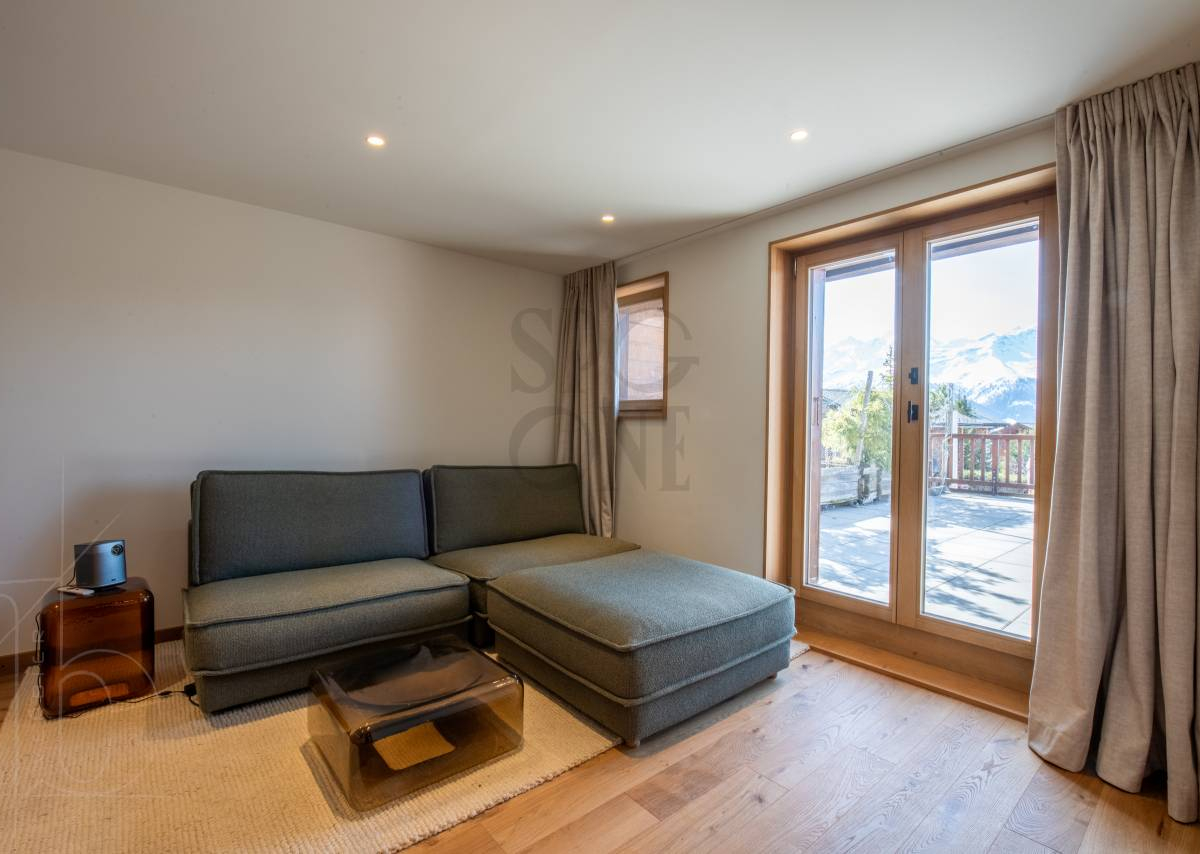 This one-bedroom apartment, fully renovated in 2025