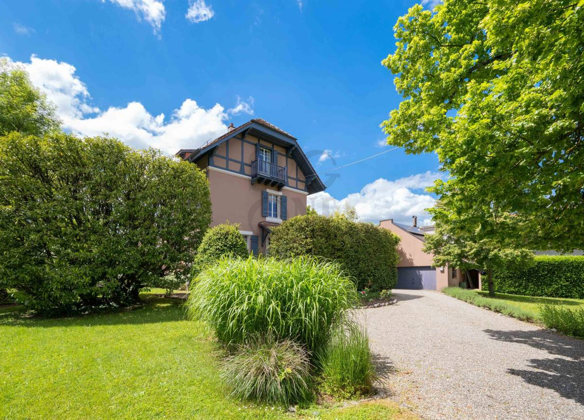 En exclusivité charmante villa avec piscine
