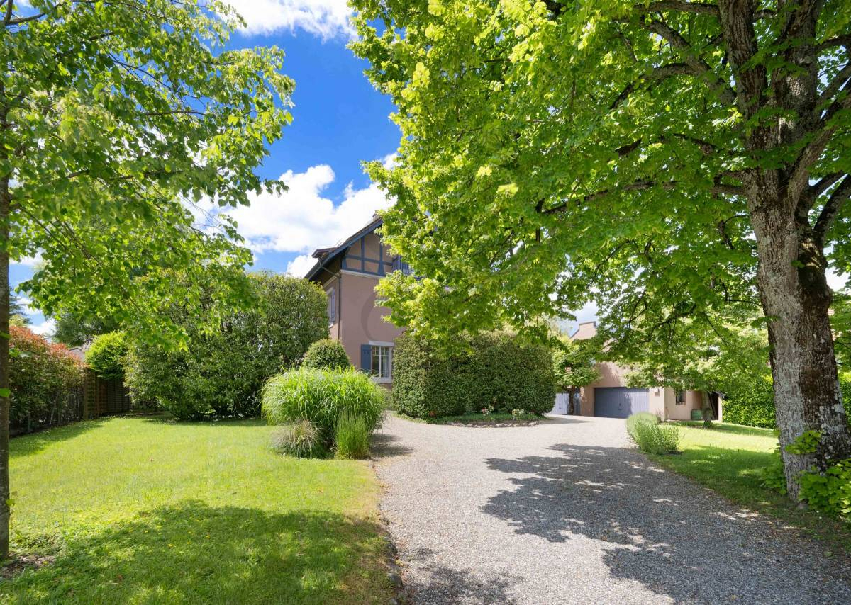 Exclusivité: Villa de charme avec piscine et fort potentiel