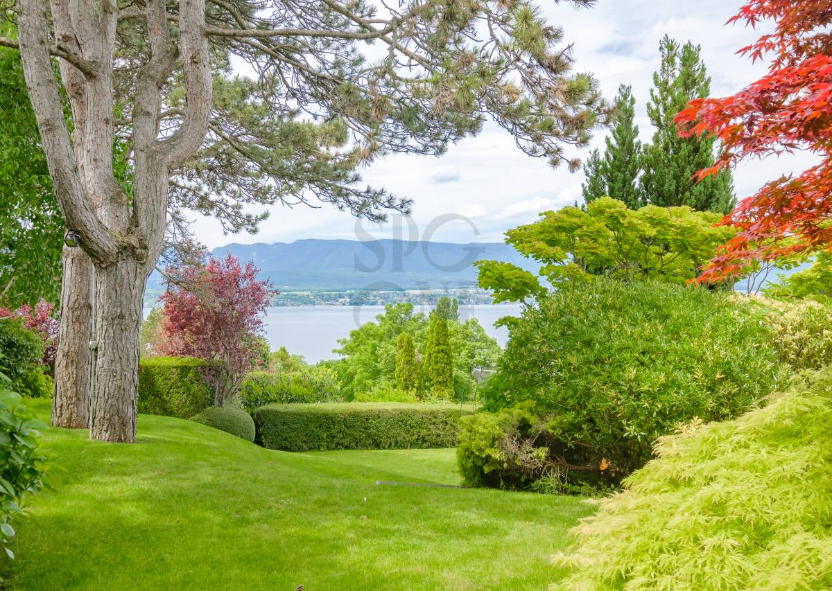 Villa de prestige à Anières avec vue lac imprenable