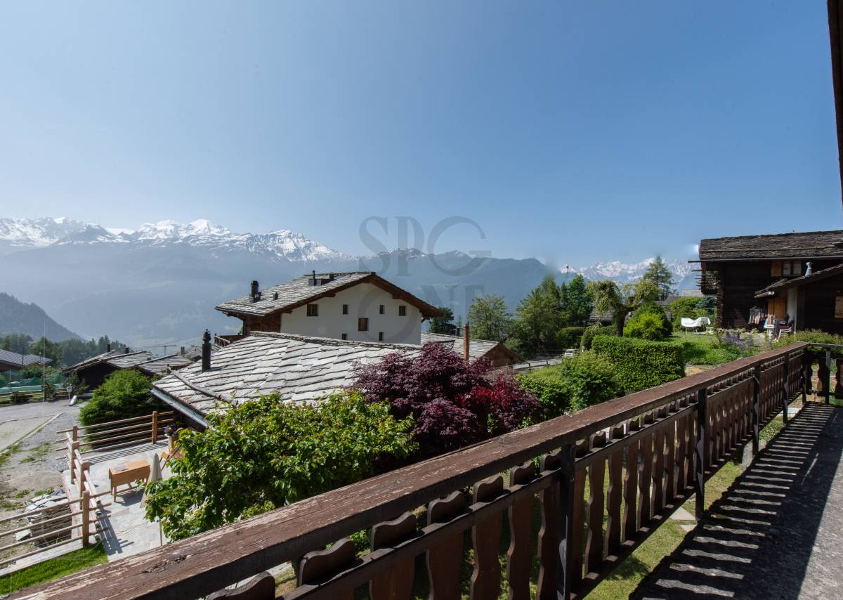 4-bedroom chalet is a peaceful place with breathtaking views