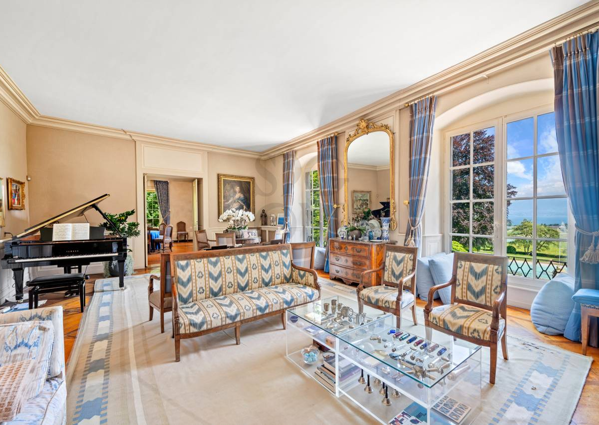 Demeure de charme au cœur d'un parc séculaire avec vue