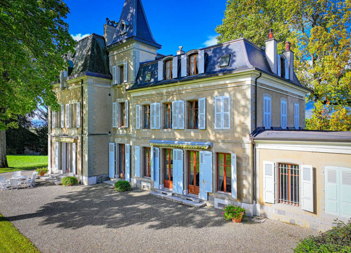 Charming Manor near Nyon