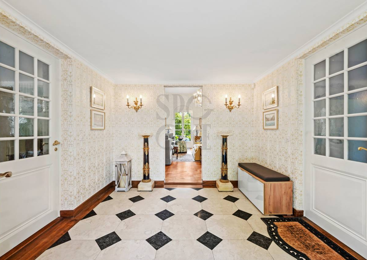 Master property near the lake