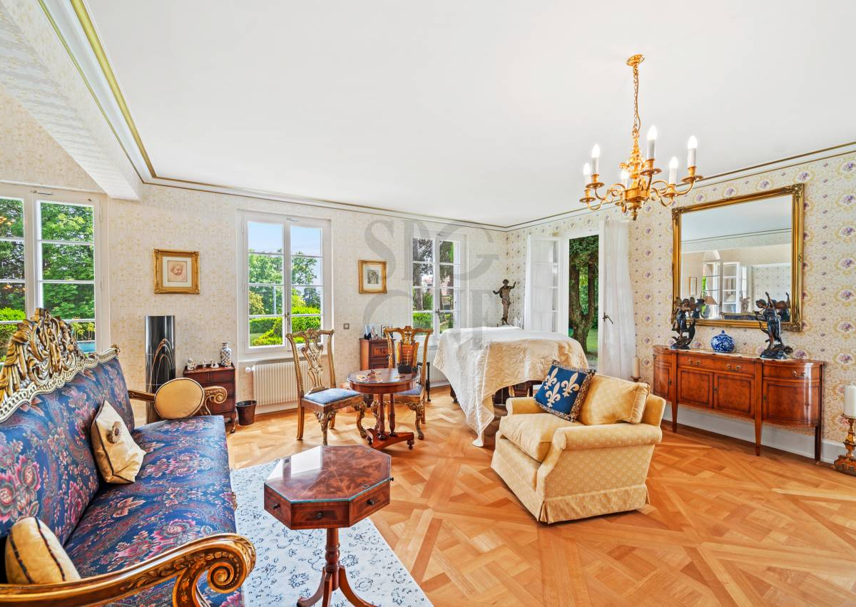 Master property near the lake