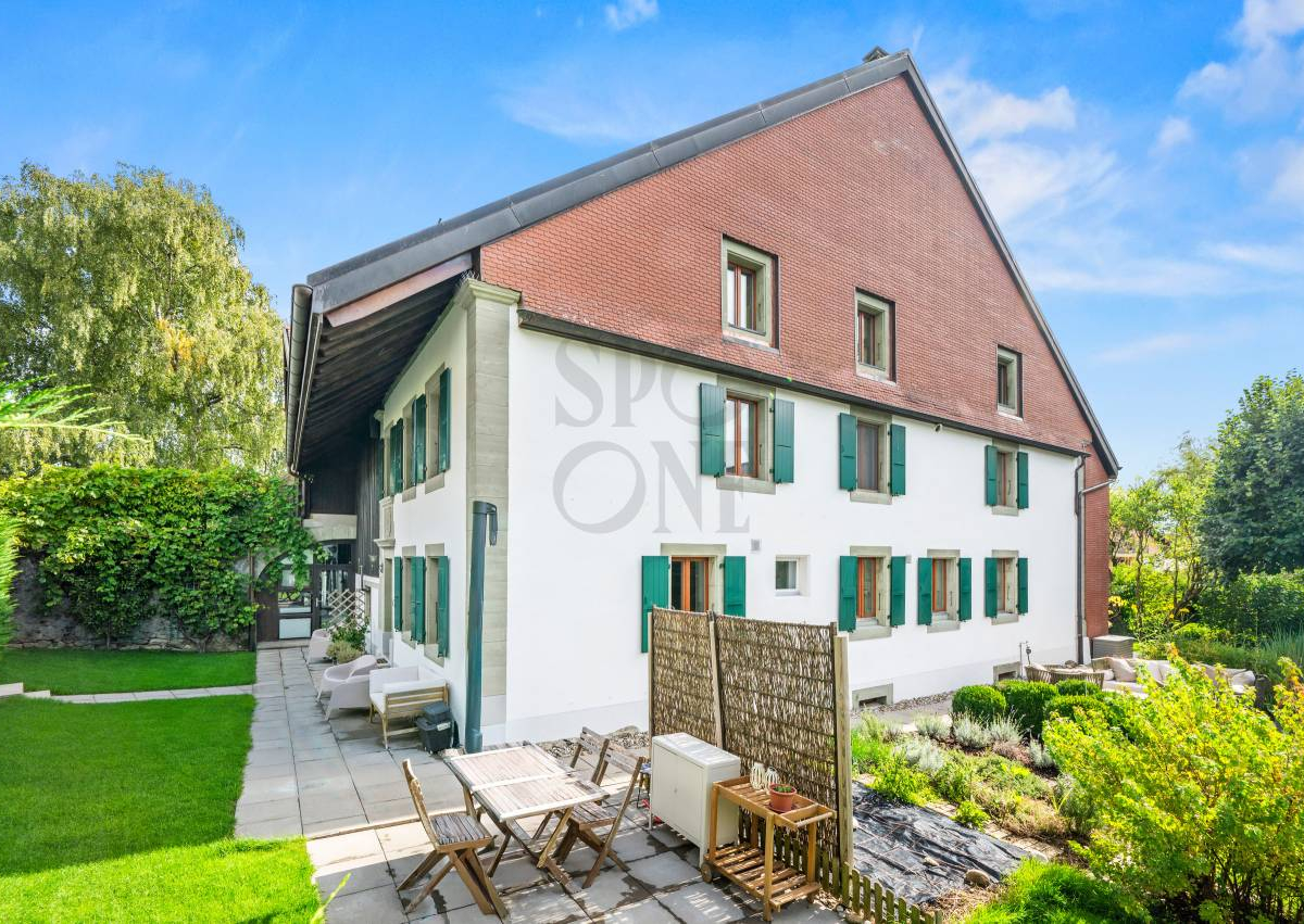 Maison villageoise rénovée avec fort potentiel constructible
