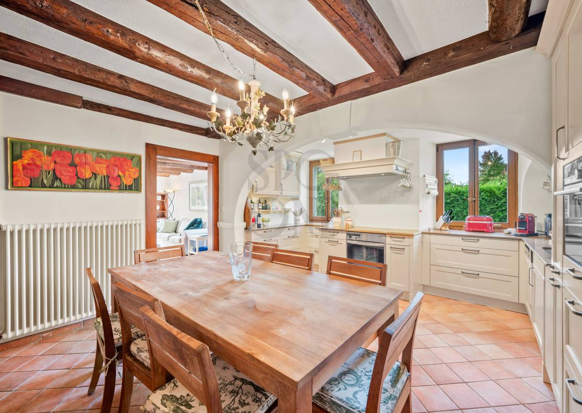 Maison villageoise rénovée avec fort potentiel constructible