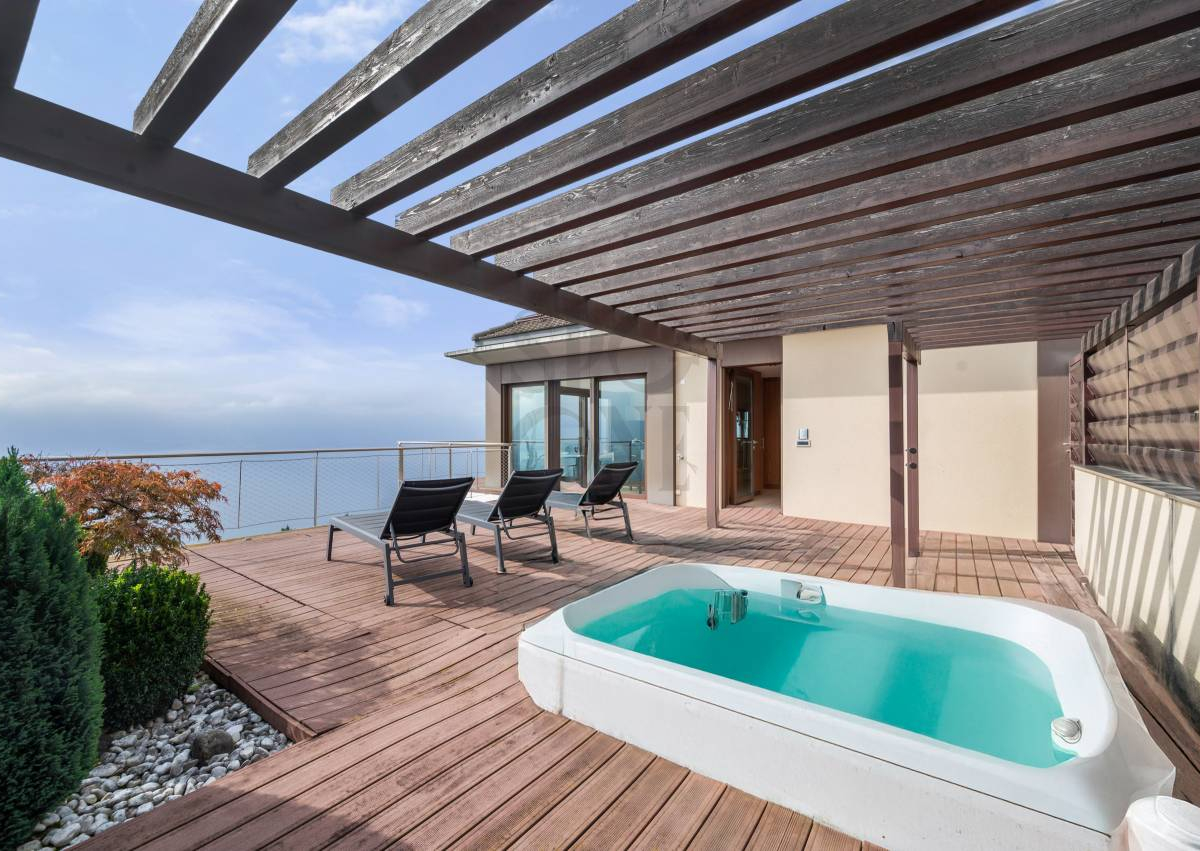 En exclusivité: villa d'architecte avec panorama à couper le souffle