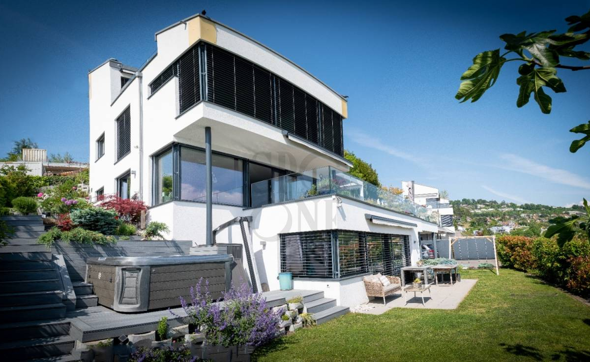 Architect-designed villa with panoramic view in the heart of Lavaux