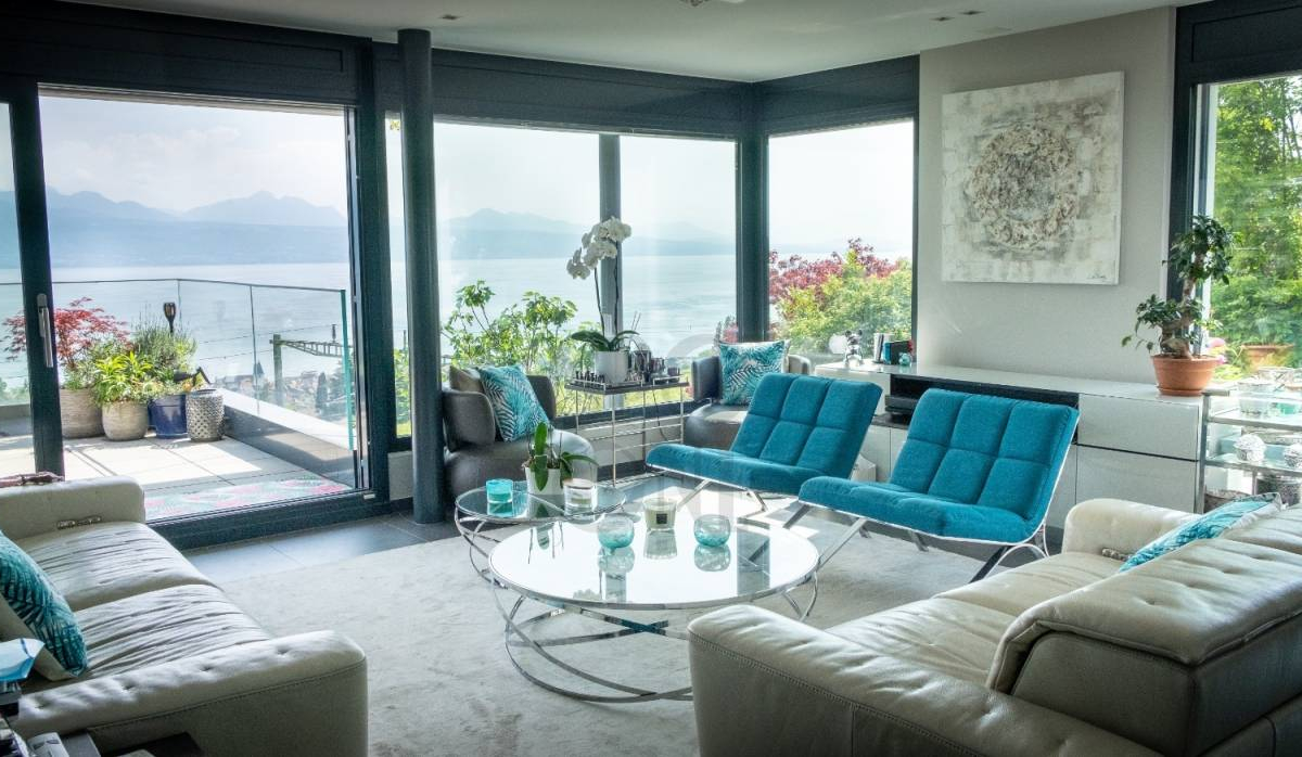 Architect-designed villa with panoramic view in the heart of Lavaux